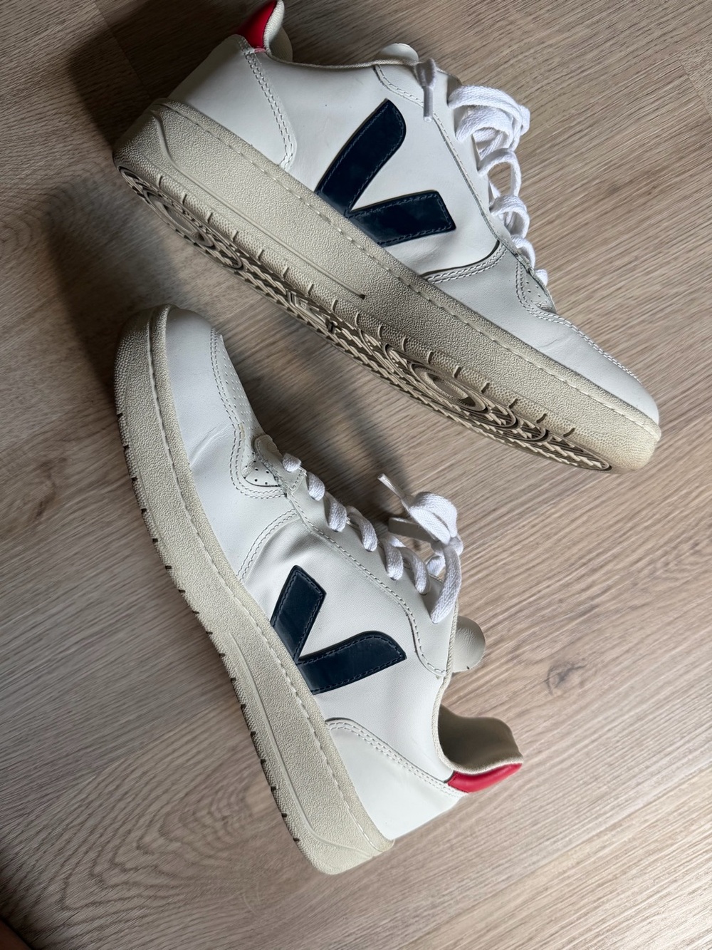 Veja V-10 Leather White Nautico Pekin